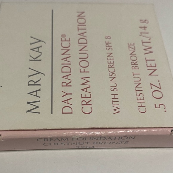 MK Chestnut Bronze Day Radiance Cream Foundation